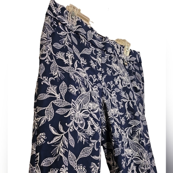 Rafaella Comfort Capri Blue & White Floral Viscose Size 16 - Picture 4 of 7